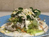 Ensalada variada y salsa César