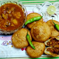 A picture of Stuff dal and besan ki kachori with laungi.
