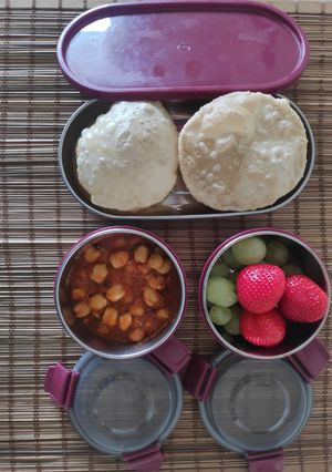 A picture of Chole Bhature 😋.