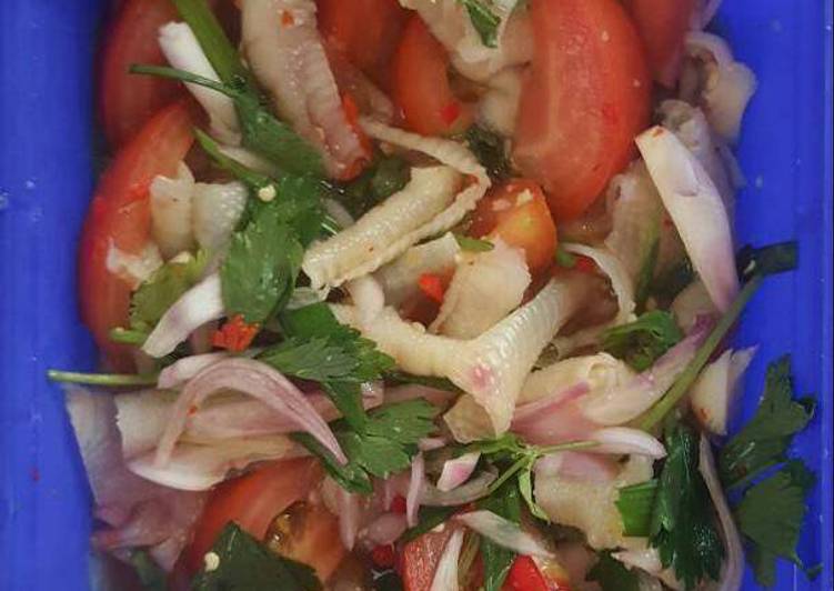 Salad ceker ayam ala Thai