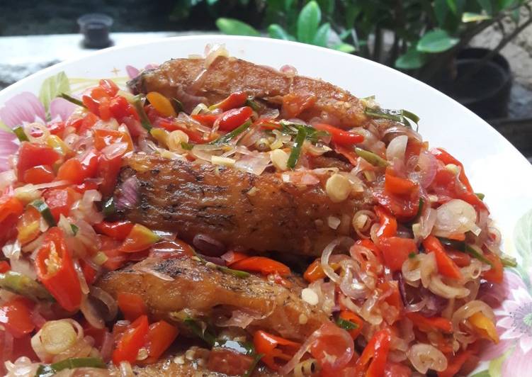 Resep Gurami Goreng Bumbu Sambal Matah Lezat