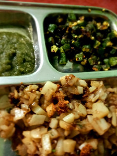 फलाहारी आलू पकौड़ी (falahari aloo pakodi recipe in hindi) रेसिपी मुख्य फोटो