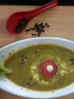 A picture of Green salad tomato soup.
