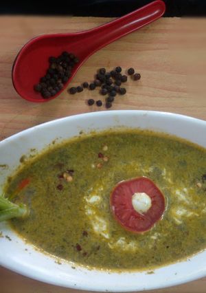 A picture of Green salad tomato soup.