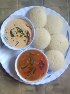सूजी इडली (Suji idli recipe in hindi) रेसिपी मुख्य फोटो