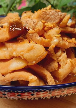 Hình của món Thịt vai heo rang mặn ngọt.