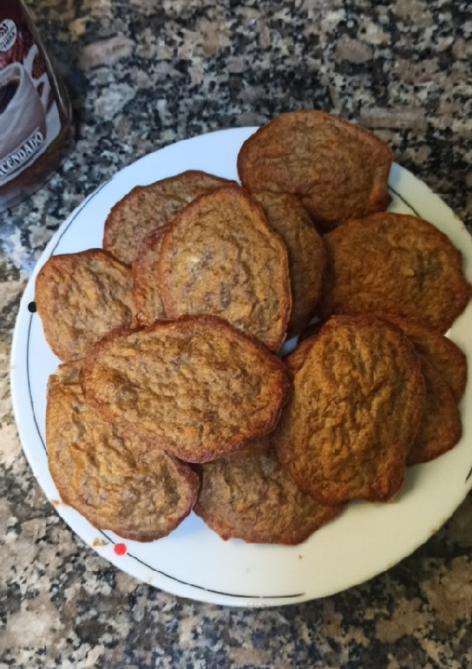 Una foto de Galletas chips de avena y plátano