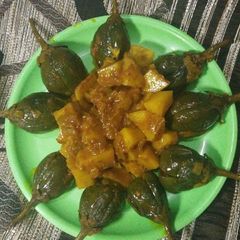 A picture of Masala baingan aloo.
