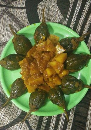 A picture of Masala baingan aloo.