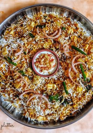 A picture of Anda Makhni Biryani.