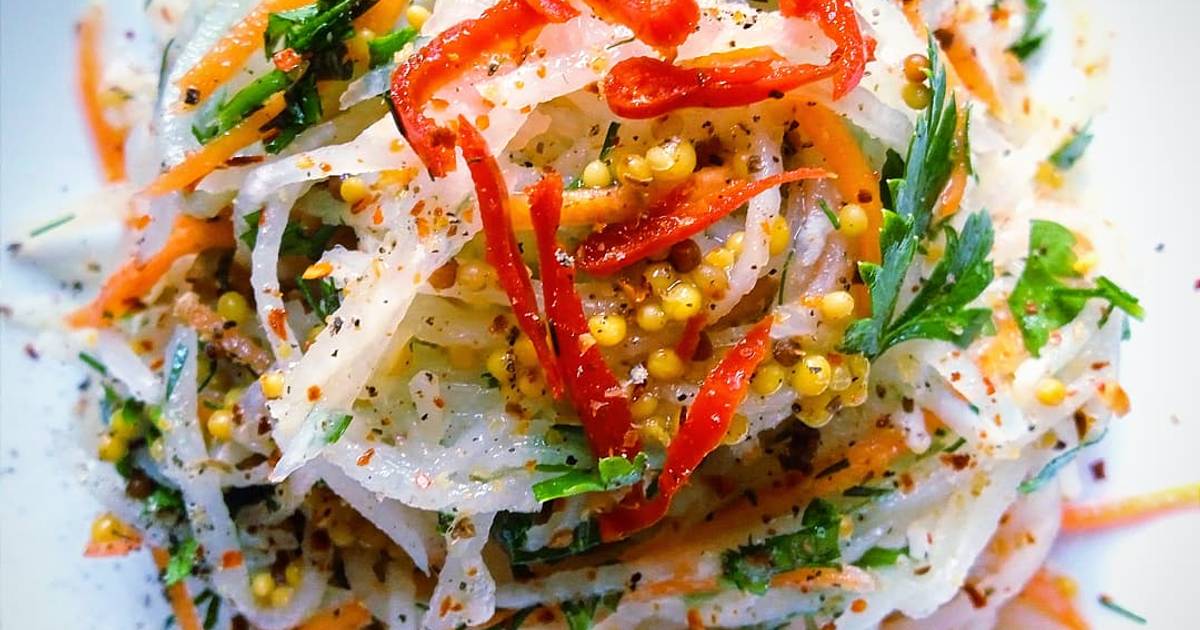 Салат из красной редьки. Салат с красной редькой. Салат с белой и красной капустой. Салат из красной редьки. Салат из красной редьки.