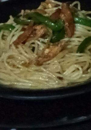 A picture of Chicken 🐔 Chowmein🍜.