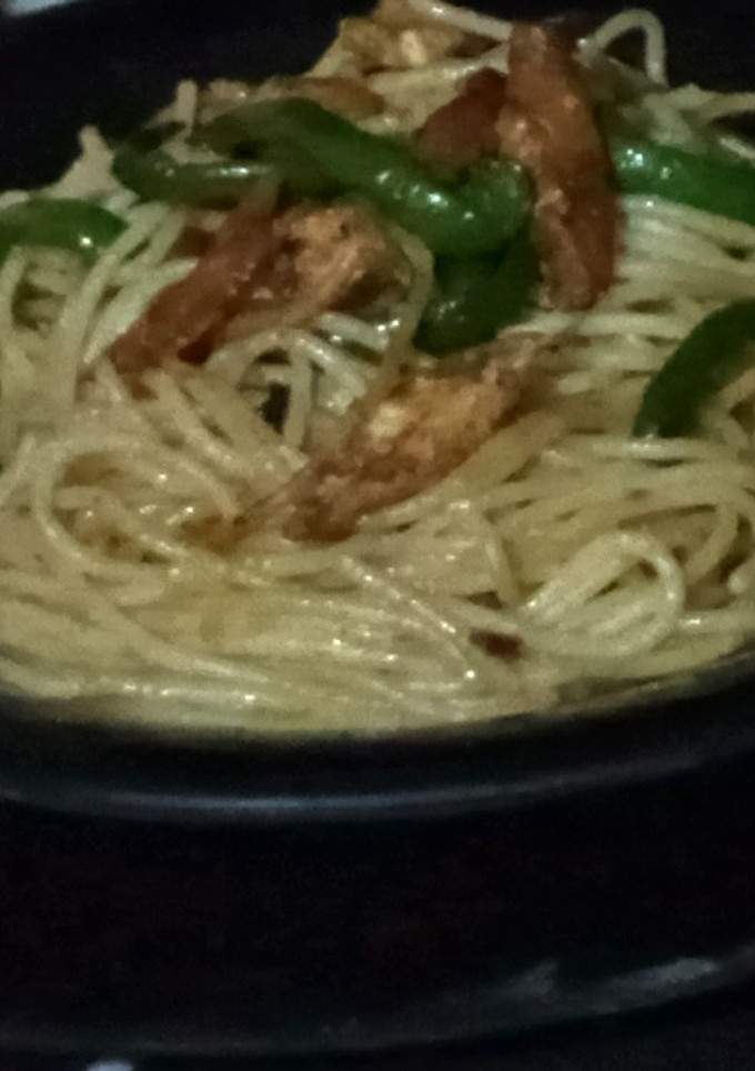 A picture of Chicken 🐔 Chowmein🍜.