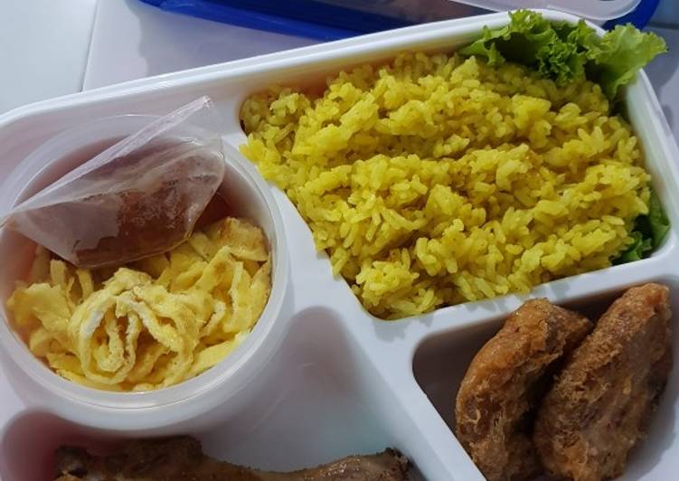 Bekal Suami Nasi Kuning Ricecooker