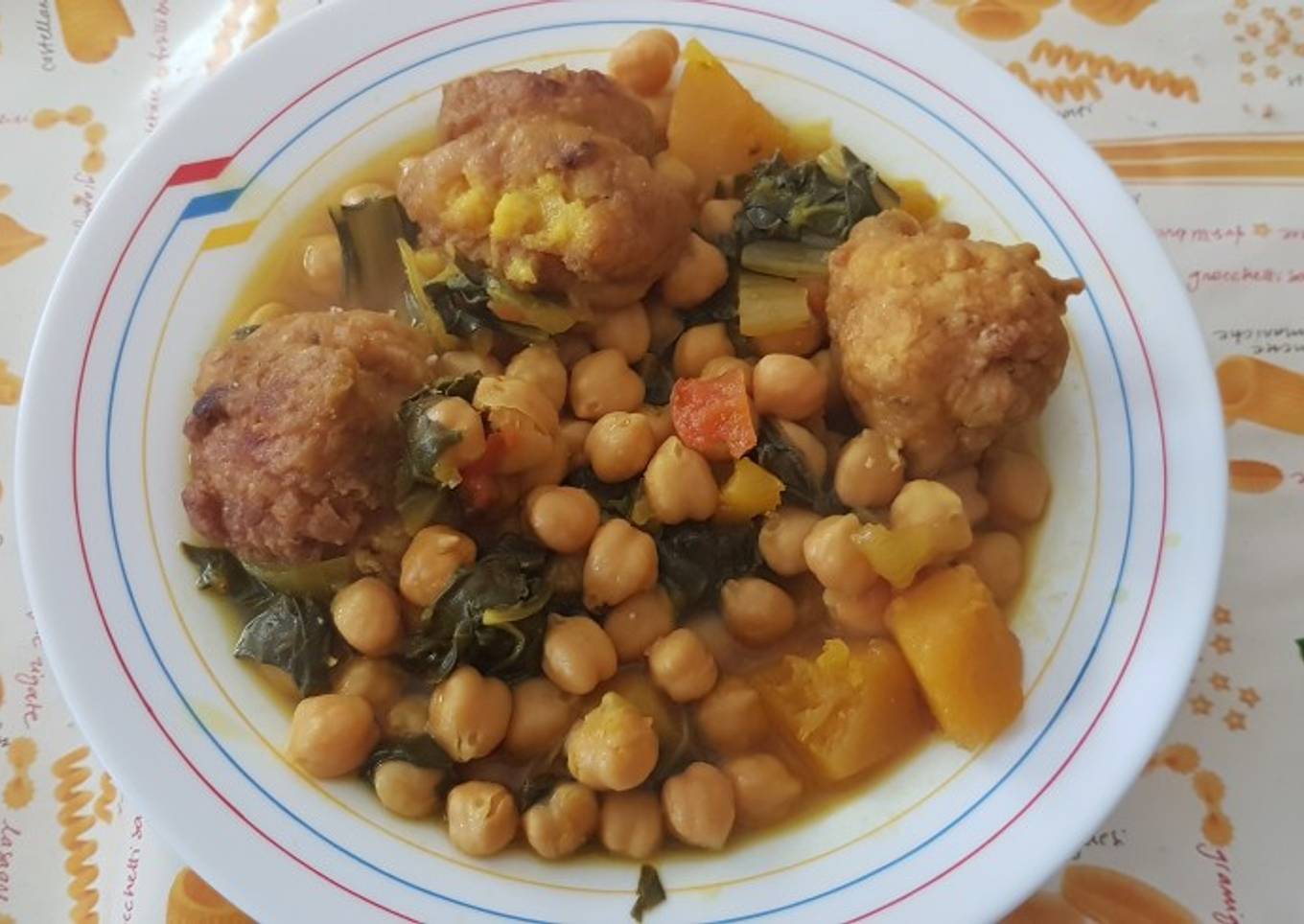 Potaje de garbanzos con buñuelos de bacalao