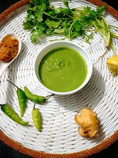 इंस्टेंट हरा धनिया चटनी (Instant Hara Dhaniya chutney recipe in Hindi) रेसिपी मुख्य फोटो