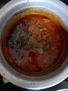 சுவையான நாட்டுக்கோழி குழம்பு (Naatukozhi kulambu recipe in tamil) செய்முறை முக்கிய புகைப்படம்