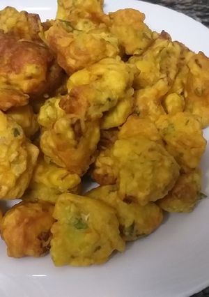 A picture of Cauliflower bhajiya #Endofyearchallenge.