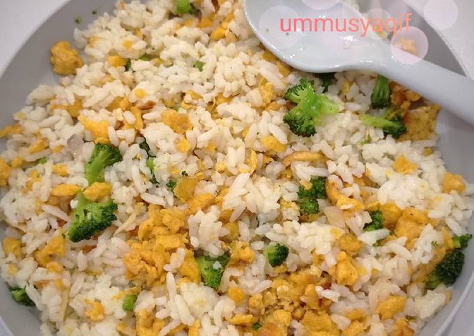 Resep Nasi Goreng Telur Brokoli Oleh Ummu Syaqif - Cookpad