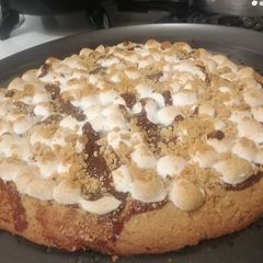 A picture of S'mores Pizza.