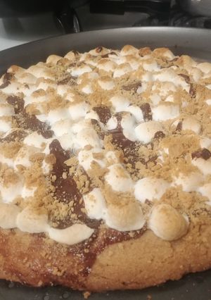 A picture of S'mores Pizza.