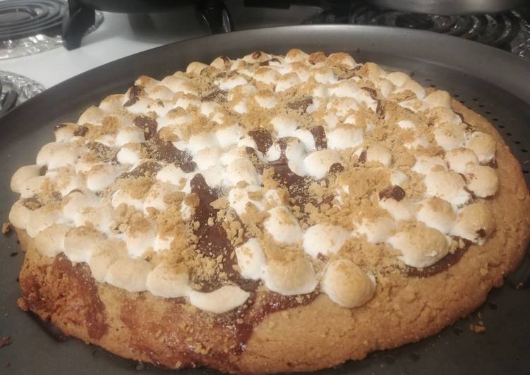 Recipe of Award-winning S&#39;mores Pizza