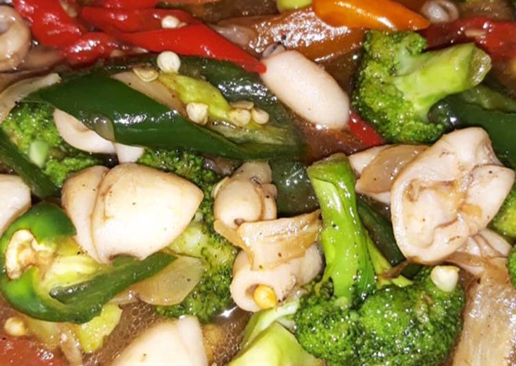 Cara mudah memasak Tumis Cumi Brokoli Saus Tiram (simple) Lezat