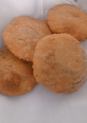 प्याज़ की कचौड़ी (pyaz ki kachodi recipe in Hindi) रेसिपी मुख्य फोटो