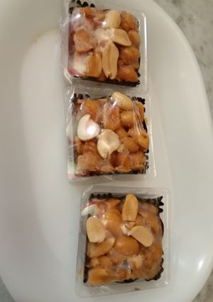 A picture of Peanuts and jaggery sweets.