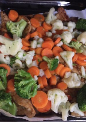 Una foto de Filete de Pechugas, cubiertas de Vegetales