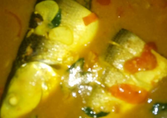 Bandeng kuah kuning