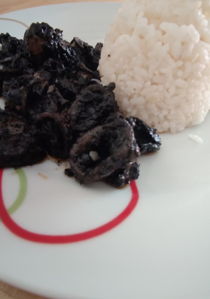 Una foto de Calamares en su tinta