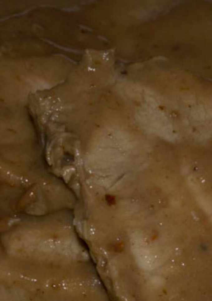 Una foto de Cinta de lomo en salsa de castañas
