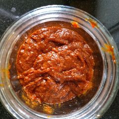 A picture of Tomato red chilli chutney.