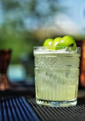 A picture of Pineapple and fig sour.