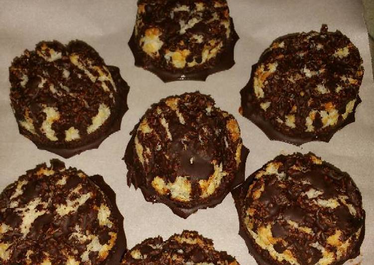 How to Prepare Quick Dark Chocolate-dipped Coconut Macaroons