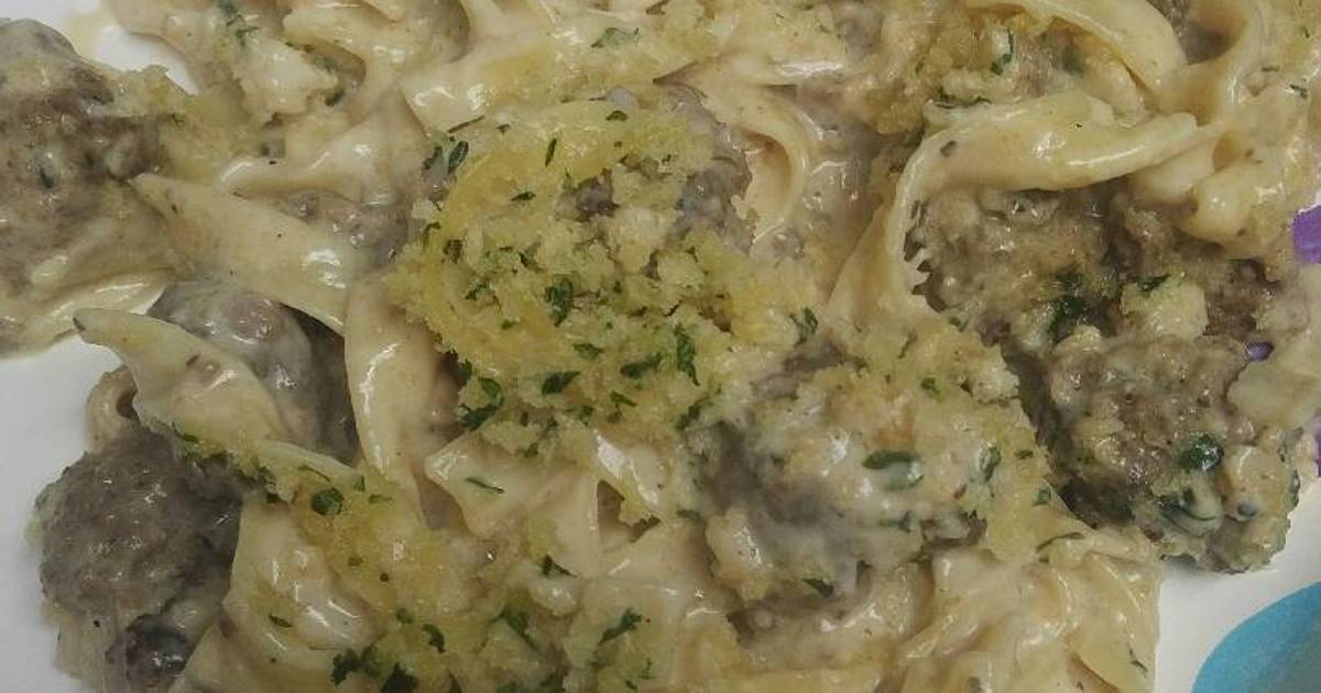Egg Noodles with Meatballs in Alfredo Sauce Recipe by skunkmonkey101