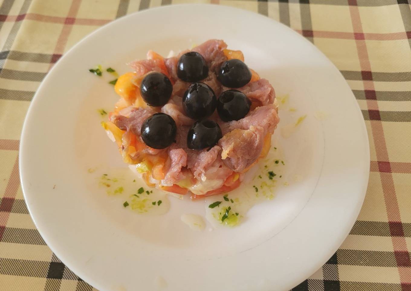 Timbal de tomate y bonito en salazón, de Marisa