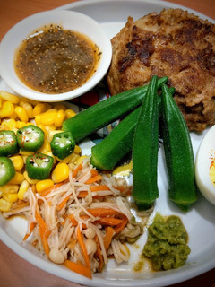 洋蔥豬肉漢堡排 的食譜成品照片