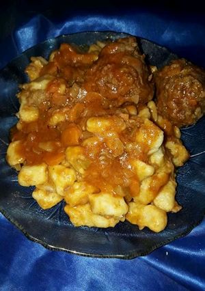 Una foto de Ñoquis con albóndigas