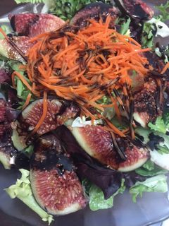 Una foto de Ensalada de higos