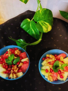 वॉलनट फ्रूट सलाद (walnut fruit salad recipe in Hindi) रेसिपी मुख्य फोटो