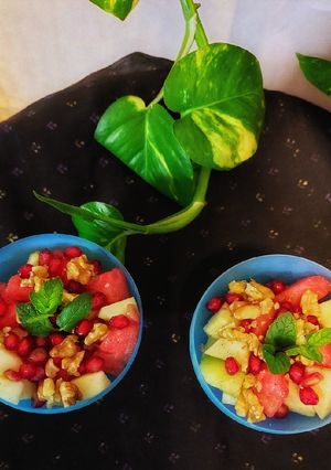 वॉलनट फ्रूट सलाद (walnut fruit salad recipe in Hindi) रेसिपी मुख्य फोटो