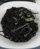 Espaguetis negros con chipirones