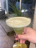 Mezcalita refrescante de limón con menta