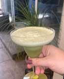Mezcalita refrescante de limón con menta