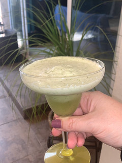 Una foto de Mezcalita refrescante de limón con menta