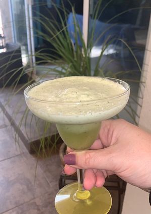 Una foto de Mezcalita refrescante de limón con menta
