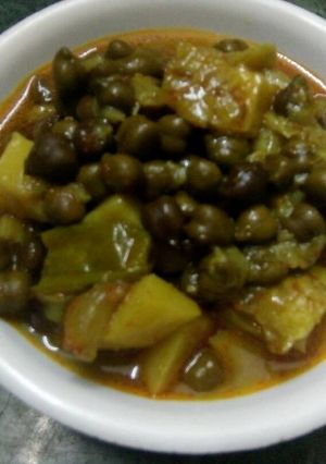 A picture of Horse gram with aloo.