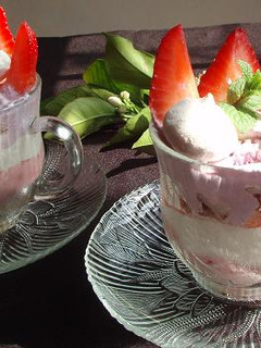 Una foto de Postre en Tazas, de frutillas 🍓🍓🍓(Última tendencia)